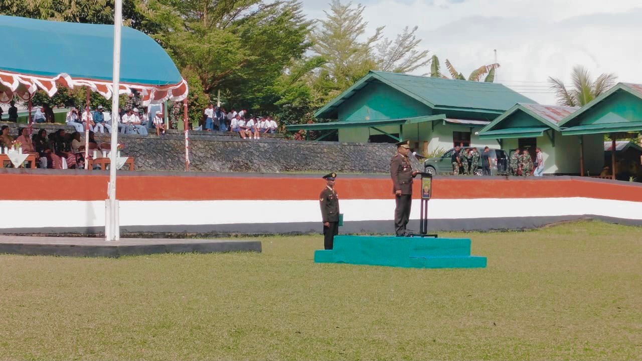 Komanda Kodim 1804 Kaimana Letkol Inf. Ruruh Sejati saat memimpin upacara peringatan HUT 79 TNI Komanda Kodim 1804 Kaimana Letkol Inf. Ruruh Sejati saat memimpin upacara peringatan HUT 79 TNI