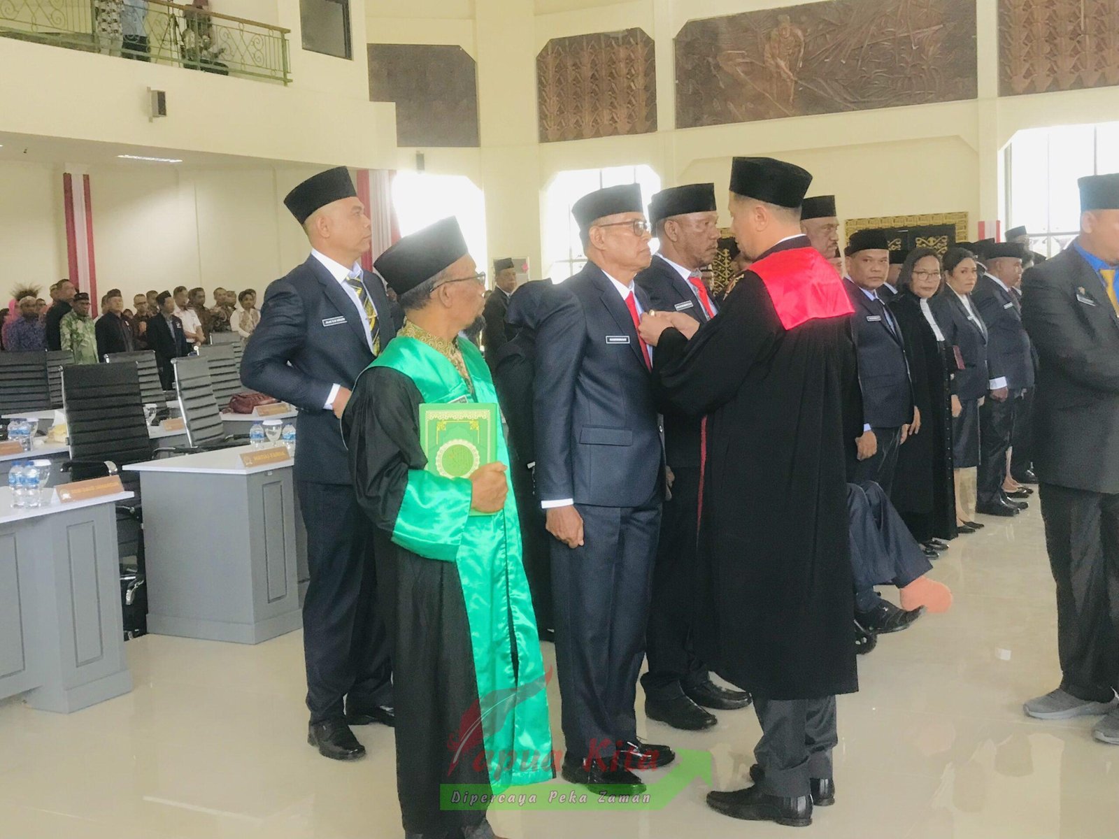 Suasana pelantikan 25 Anggota DPR Kaimana periode 2024-2029, oleh Ketua Pengadilan Negeri Kaimana