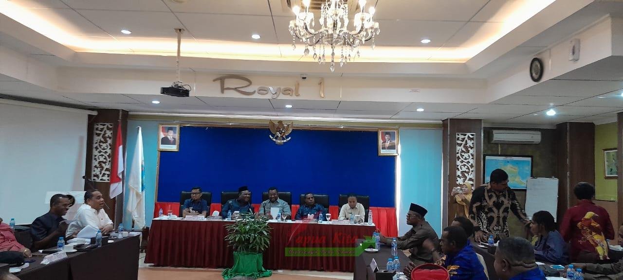 Suasana pertemuan MRPB dan DPRPB. Pertemuan ini membahas dukungan anggaran di dua lembaga. Dalam rangka menunjang tugas dan fungsi yang diemban Suasana pertemuan MRPB dan DPRPB. Pertemuan ini membahas dukungan anggaran di dua lembaga. Dalam rangka menunjang tugas dan fungsi yang diemban