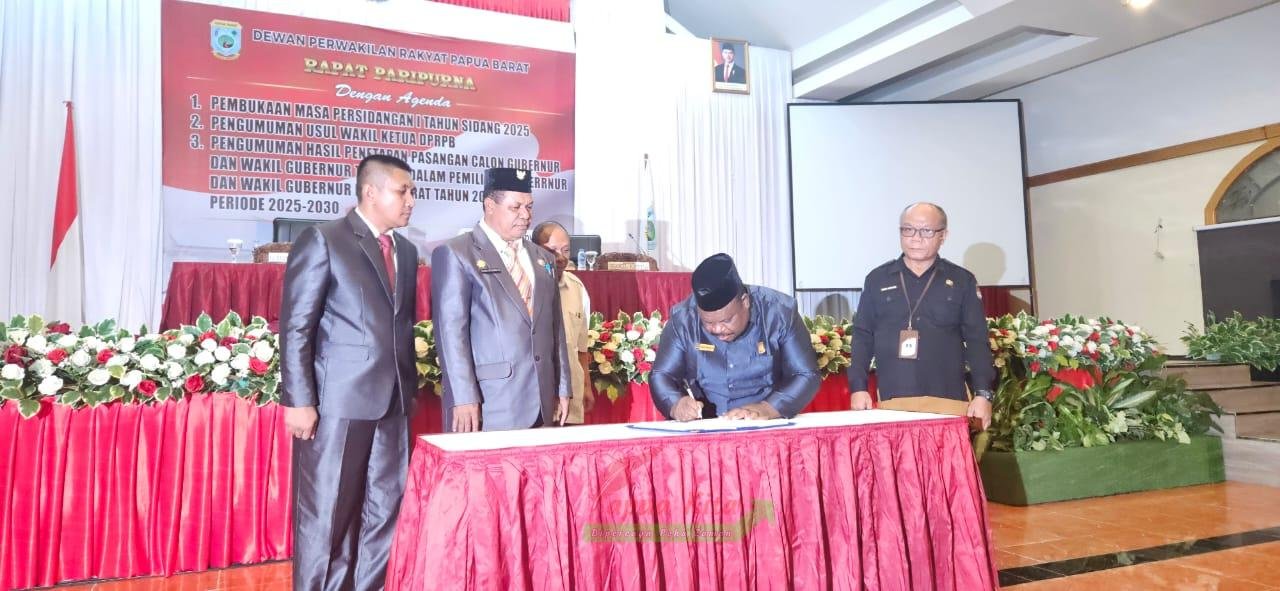 Ketua DPR Papua Barat Orgenes Wonggor menandatangani berita acara pengumuman penetapan gubernur dan wakil gubernur terpilih hasil pilkada 2024. Pasangan Dominggus Lakotani respi terpilih pada Pilgub 2024 Ketua DPR Papua Barat Orgenes Wonggor menandatangani berita acara pengumuman penetapan gubernur dan wakil gubernur terpilih hasil pilkada 2024. Pasangan Dominggus Lakotani respi terpilih pada Pilgub 2024