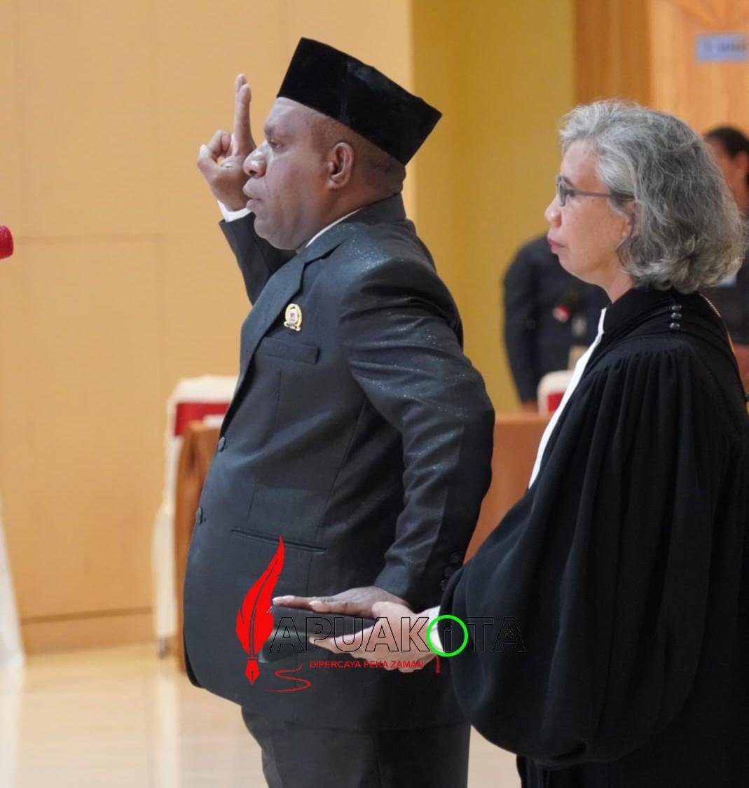 Wakil Ketua I Majelis Rakyat Papua Barat Melbianus Raymond Mandacan Wakil Ketua I Majelis Rakyat Papua Barat Melbianus Raymond Mandacan