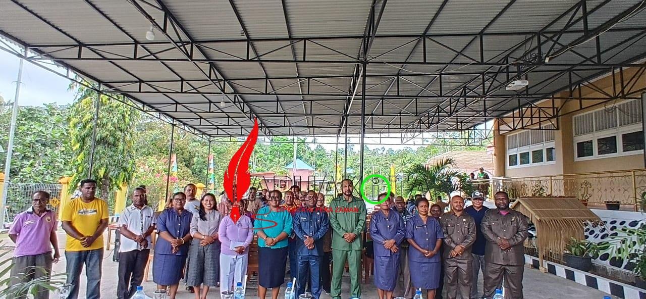 Pose bersama Wakil Ketua 1 MRPB Melbianus Raymond Mandacan dan sejumlah anggota bersama warga Jemaat GKI Efata Manggoapi Pose bersama Wakil Ketua 1 MRPB Melbianus Raymond Mandacan dan sejumlah anggota bersama warga Jemaat GKI Efata Manggoapi