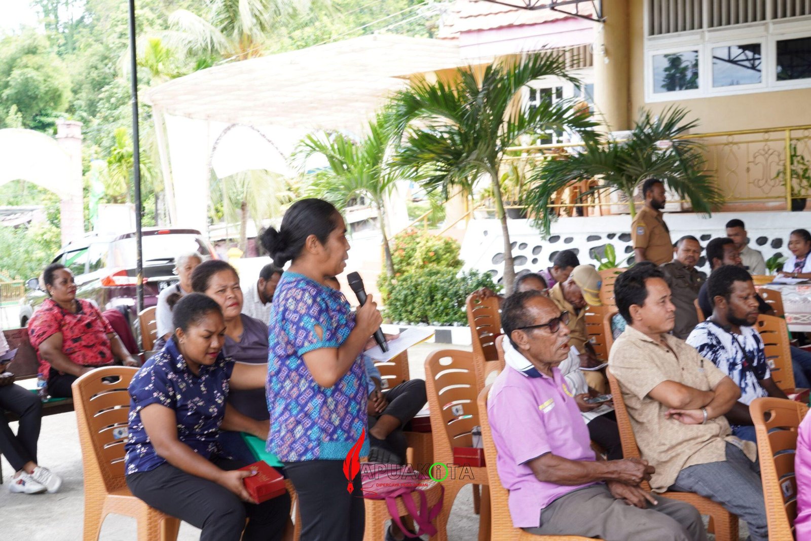 Warga Jemaag GKI Efata Manggoapi ketika menyampaikan aspirasi dalam kunjungan kerja MRPB Warga Jemaag GKI Efata Manggoapi ketika menyampaikan aspirasi dalam kunjungan kerja MRPB