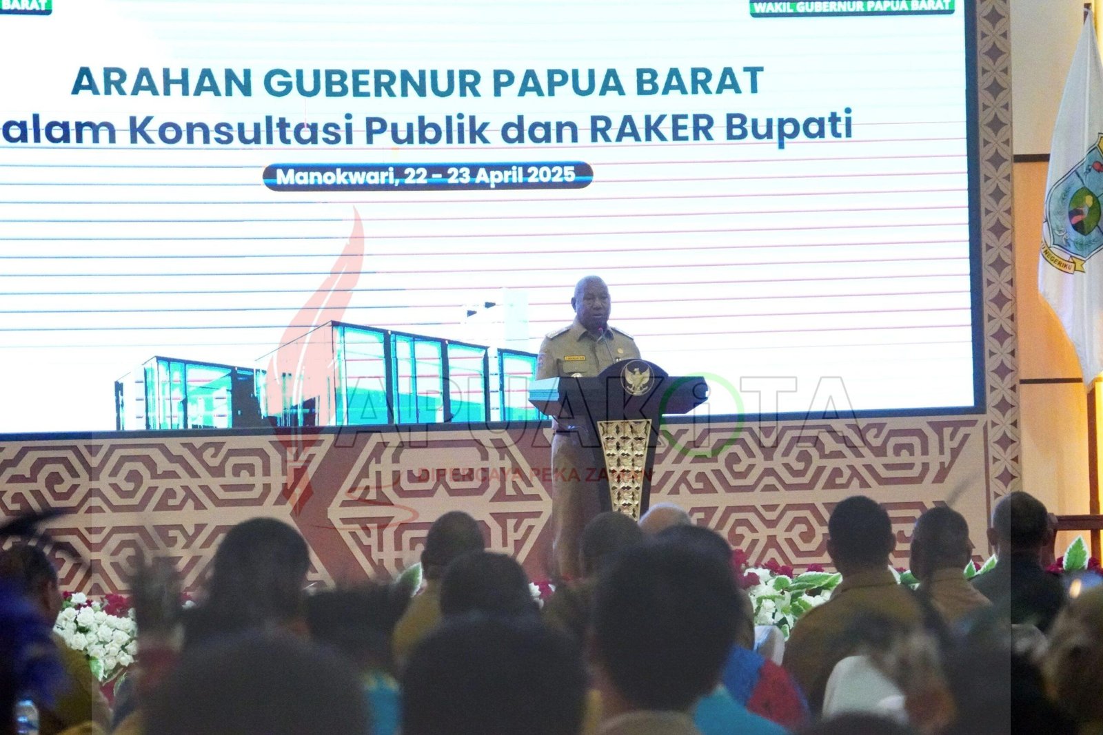 Gubrnur Papua Barat Dominggus Mandacan saat memberikan arahan dalam Raker Bupati sep Papua Barat dan Konsultasi Publik RPJMD 2025-2029 Gubrnur Papua Barat Dominggus Mandacan saat memberikan arahan dalam Raker Bupati sep Papua Barat dan Konsultasi Publik RPJMD 2025-2029