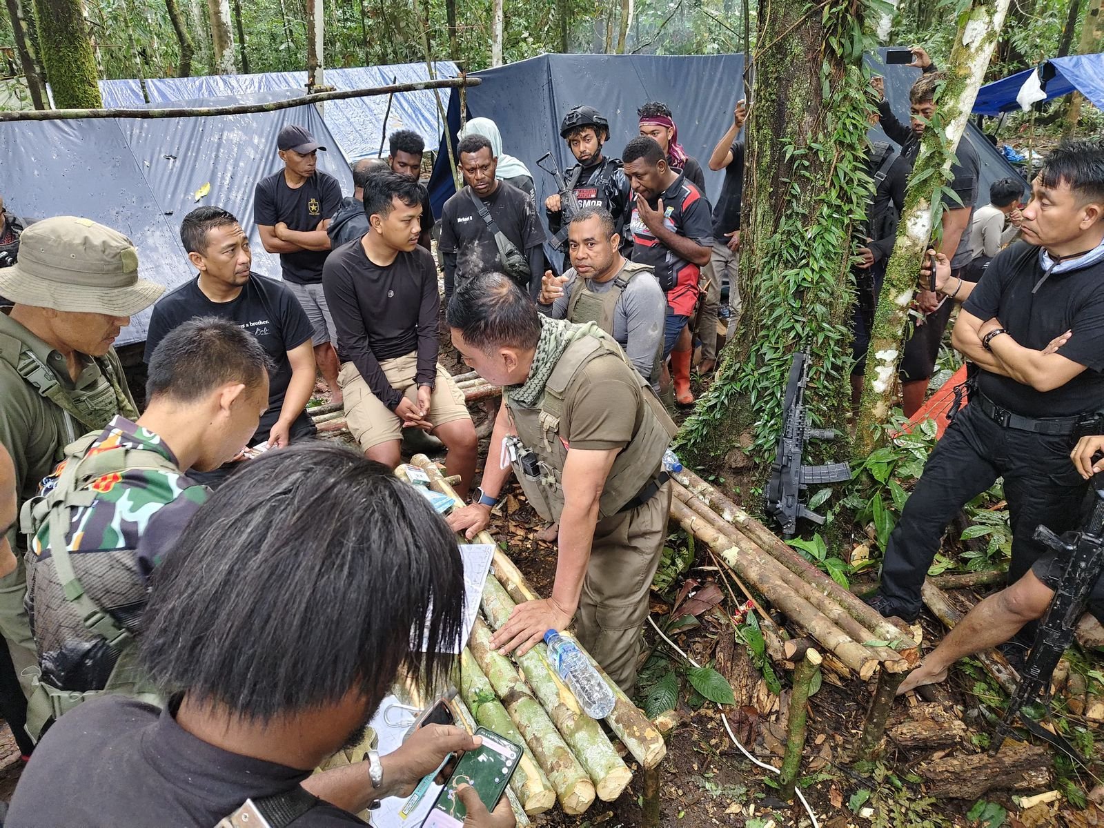 Suasana pencarian Kasat Reskrim Polres Teluk Bintuni Iptu Tomi Marbun yang hilang di Sungai Rawara, Teluk Suasana pencarian Kasat Reskrim Polres Teluk Bintuni Iptu Tomi Marbun yang hilang di Sungai Rawara, Teluk