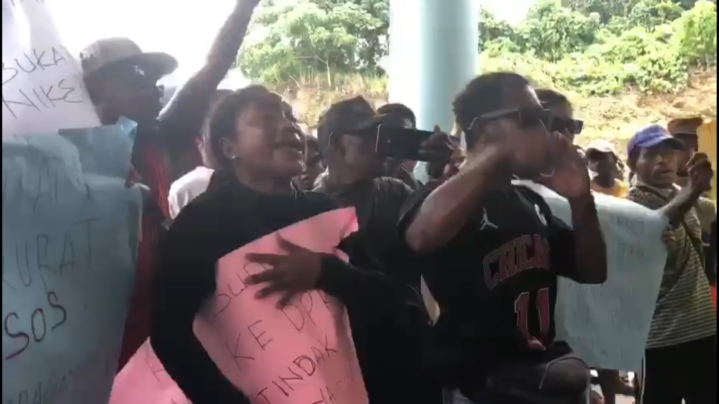 Demonstrasi penolakan kehadiran Tambang Nikel di Pulau Batang Pele dan Manyaifun, Kabupaten Raja Ampat