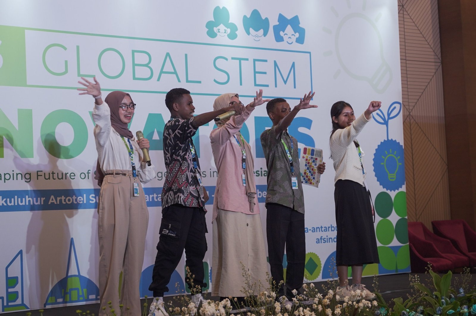 Siswa-siswi asal Teluk Bintuni, dengan disponsori oleh Tangguh LNG, berpartisipasi di program AFS STEM Innovator 2024 di Jakarta.