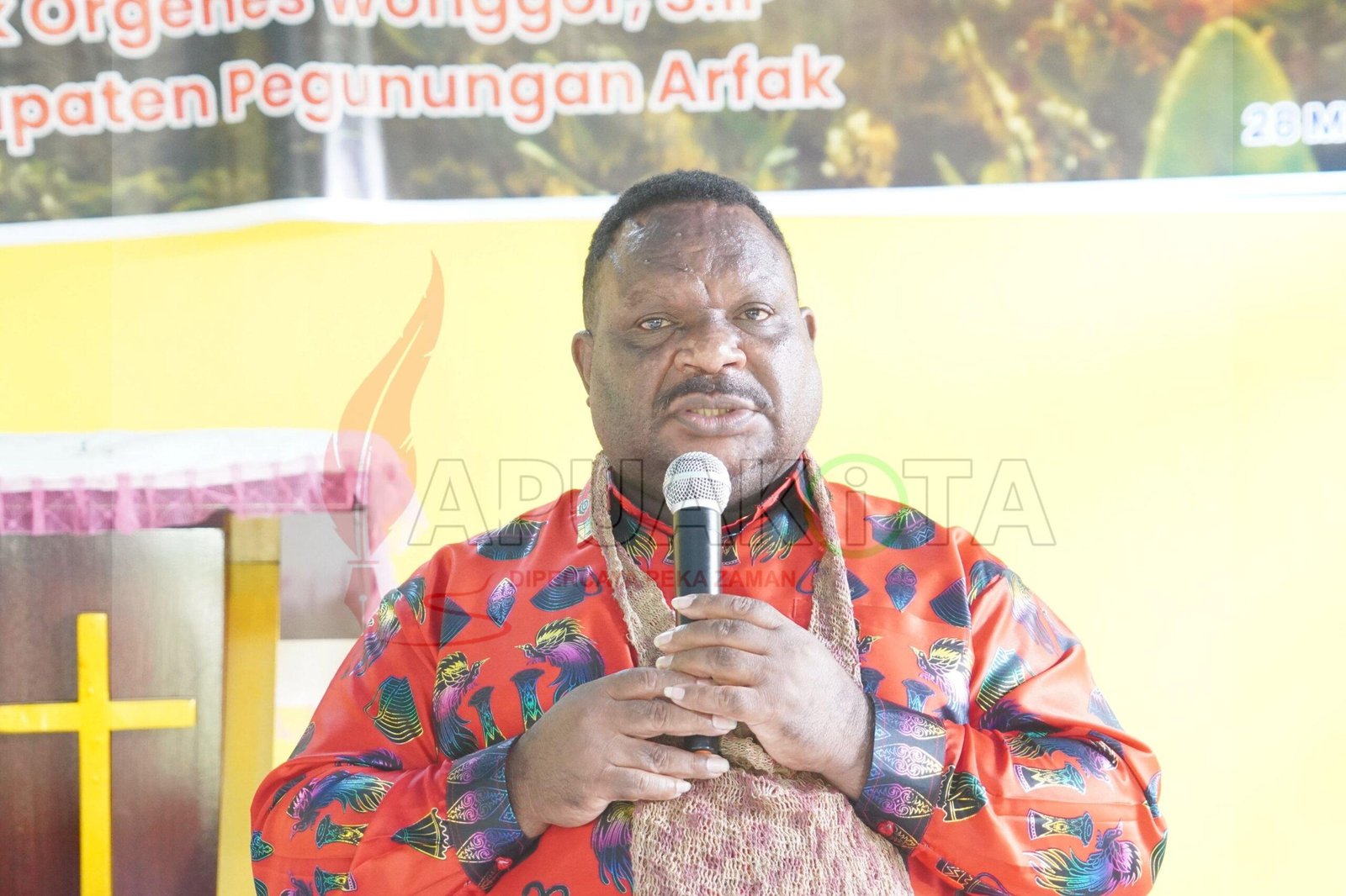 Ketua DPR Papua Barat Orgenes Wonggor saat melaksanakan reses di Kampung Bnicunbey