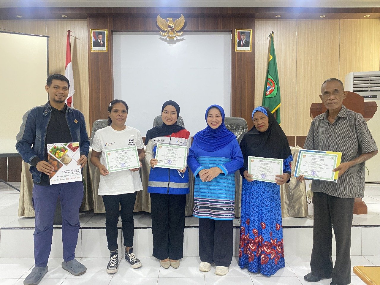 Mitra binaan CSR Pertamina Patra AFT Pattimura, merima sertifikat Prima 3 dari Dinas Ketahanan Pangan Provinsi Maluku.