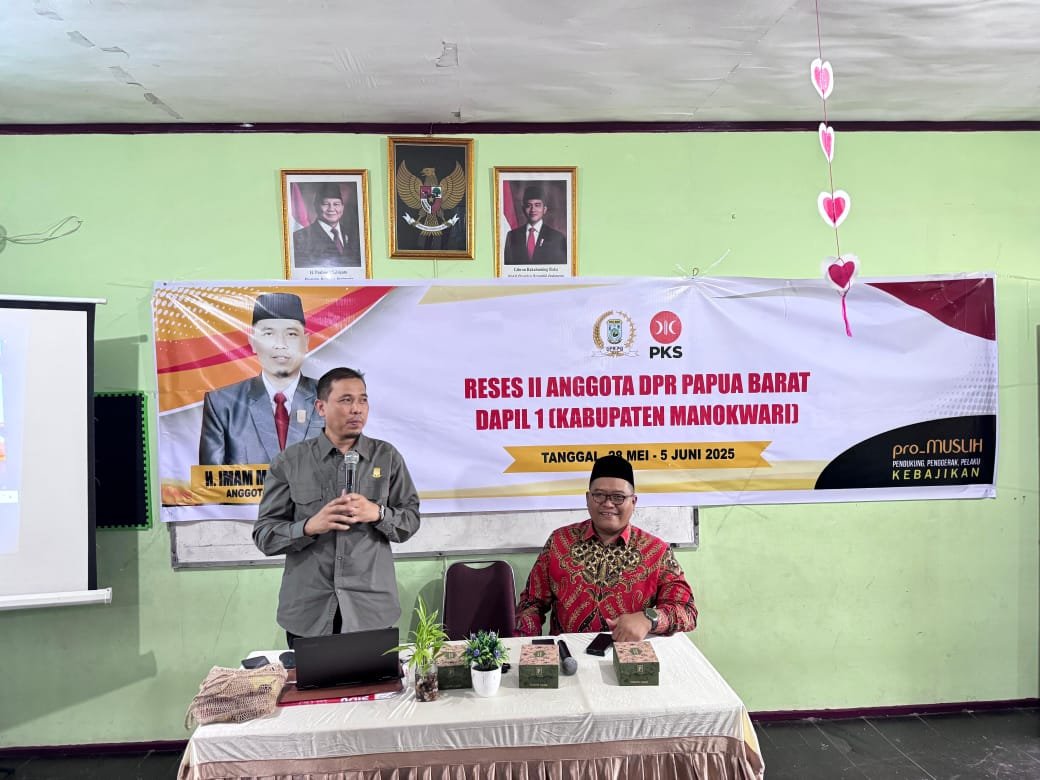 Reses II Anggota DPR Papua Barat Imam Muslih yang dilaksanakan di lingkungan keluarga besar YLHM, ini turut dihadiri oleh Pembina, Bapak Mugiyono yang adalah Wakil Bupati Manokwari (2)