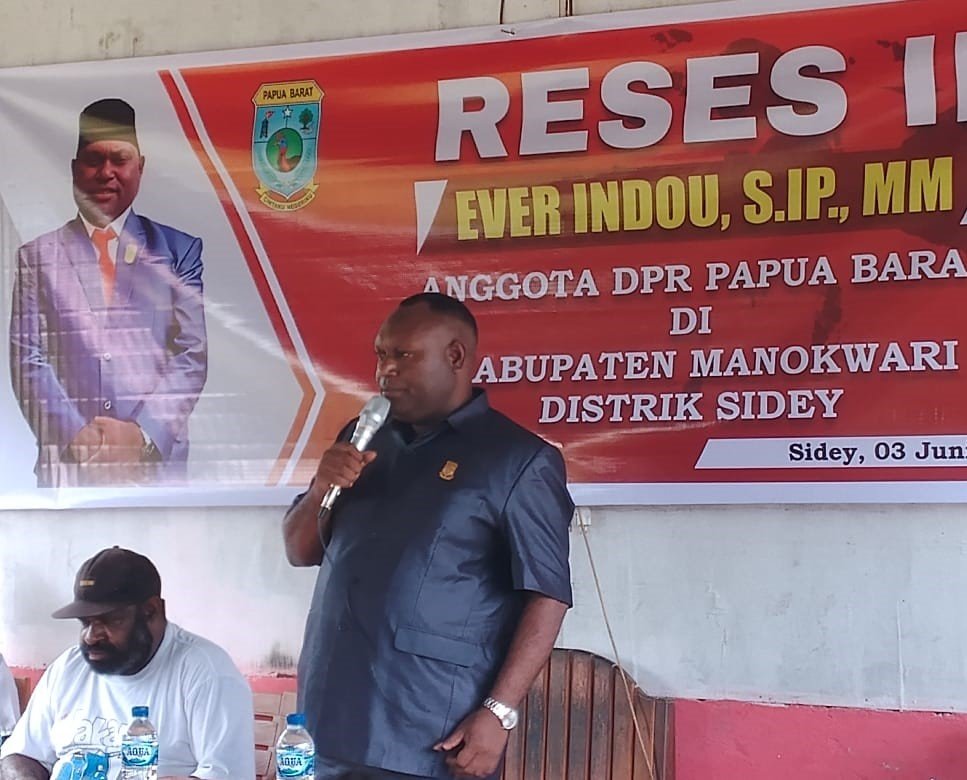 Anggota DPR Papua Barat Ever Indou saat reses di Kabupaten Manokwari