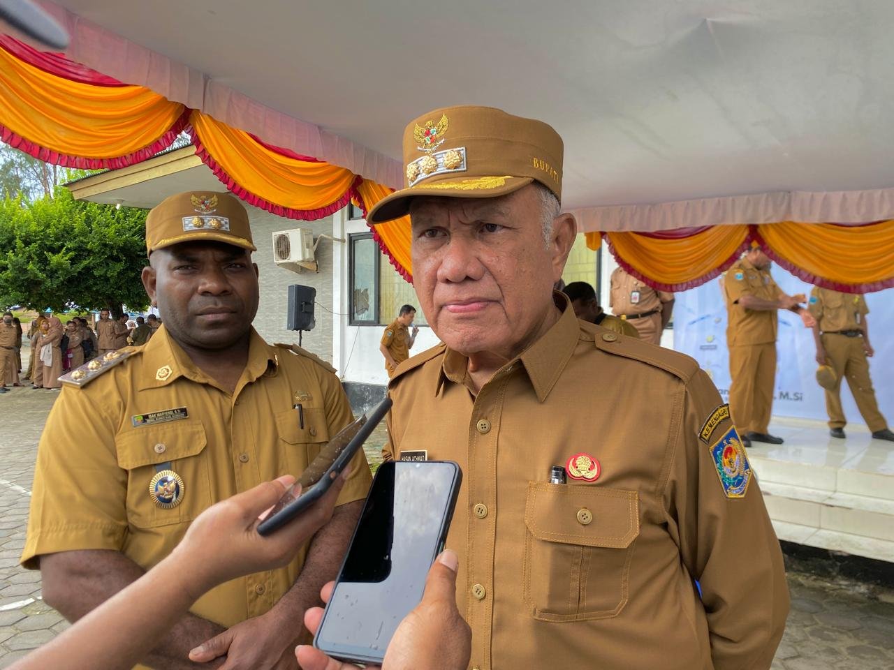 Bupati Hasan Achmad dan Wakil Bupati Isak Waryensi