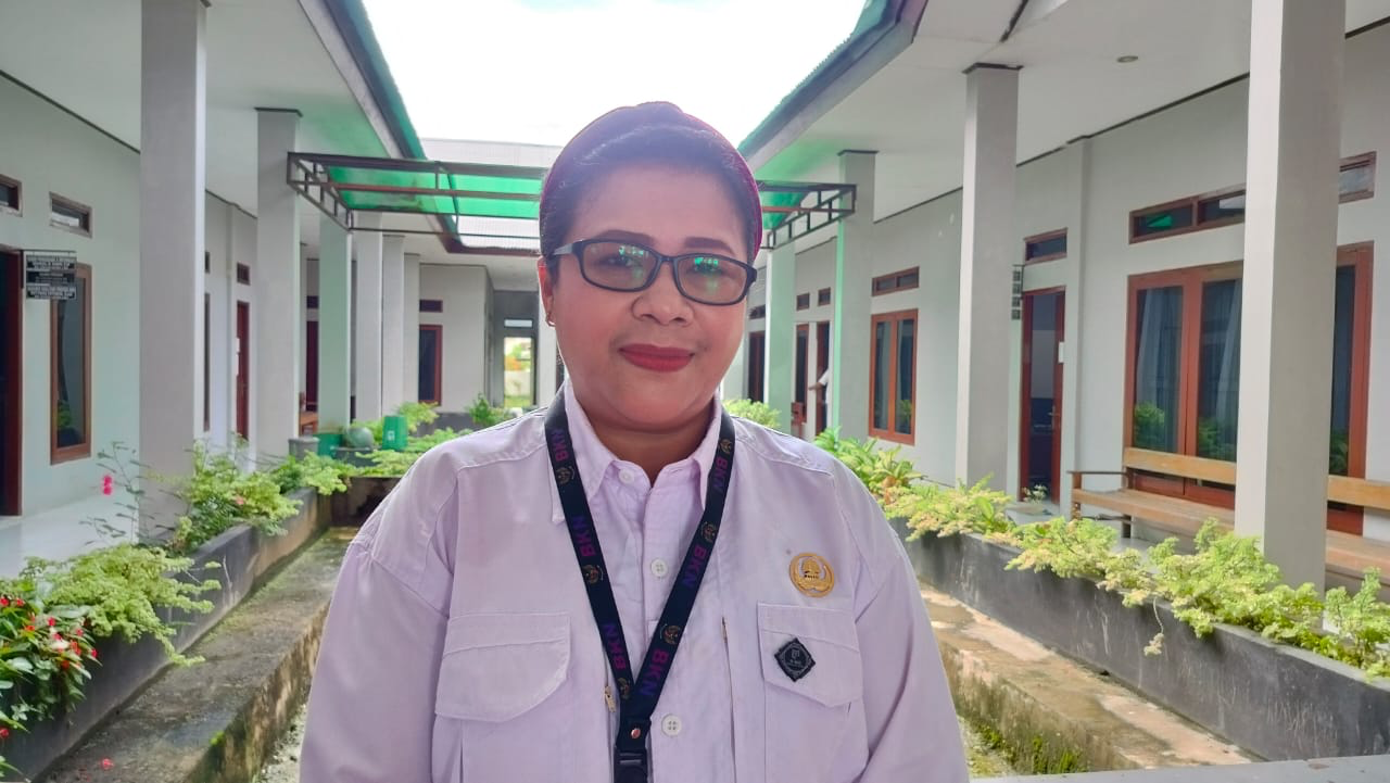 Kepala BKPSDM Kaimana, Ona Lawalata