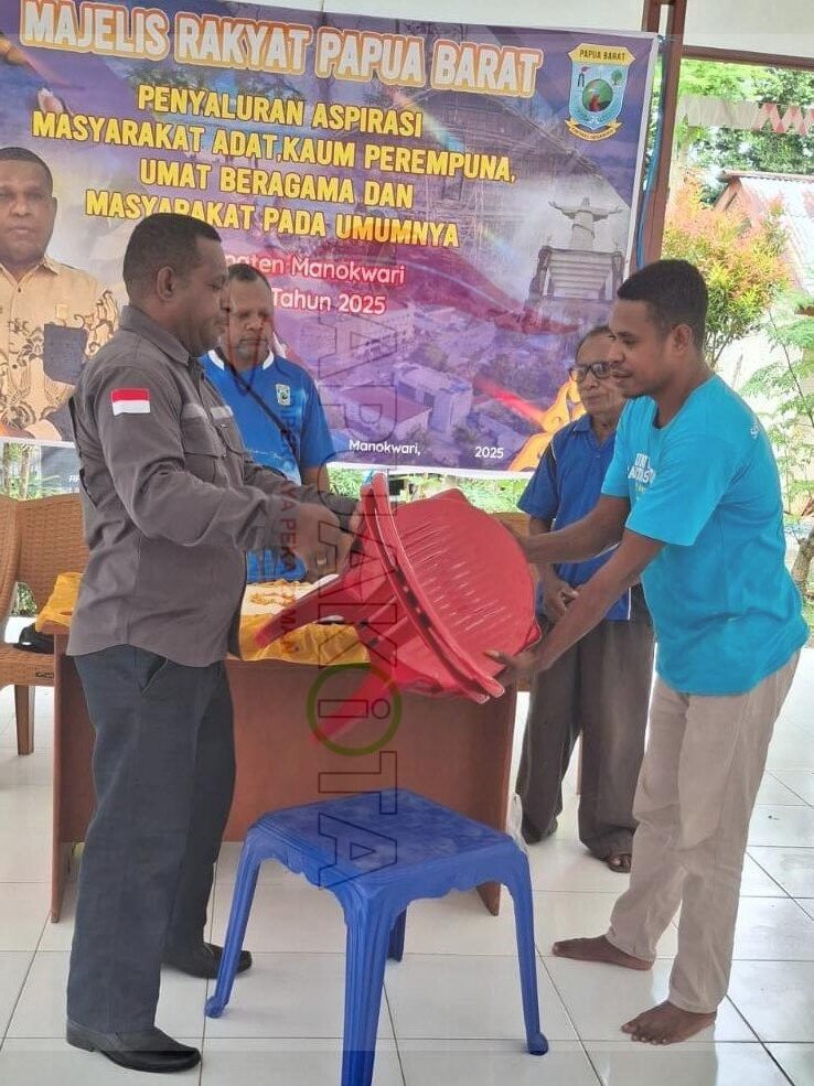 Kunjungan Wakil Ketua I MRPB M. Raimon Mandacan di Asrama Mahasiswa Teluk Wondama (1)