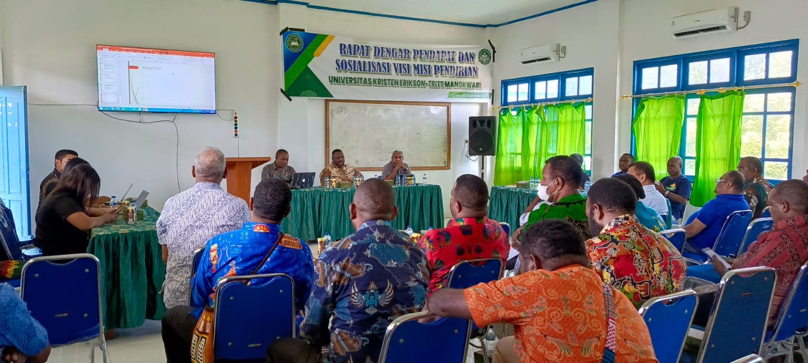 Rapat Dengar Pendapat yang dihadiri Ketua DPR Provinsi Papua Barat Orgenes Wonggor terkait usulan peralihan status STT Erikson Tritt Manokwari menjadi Universitas