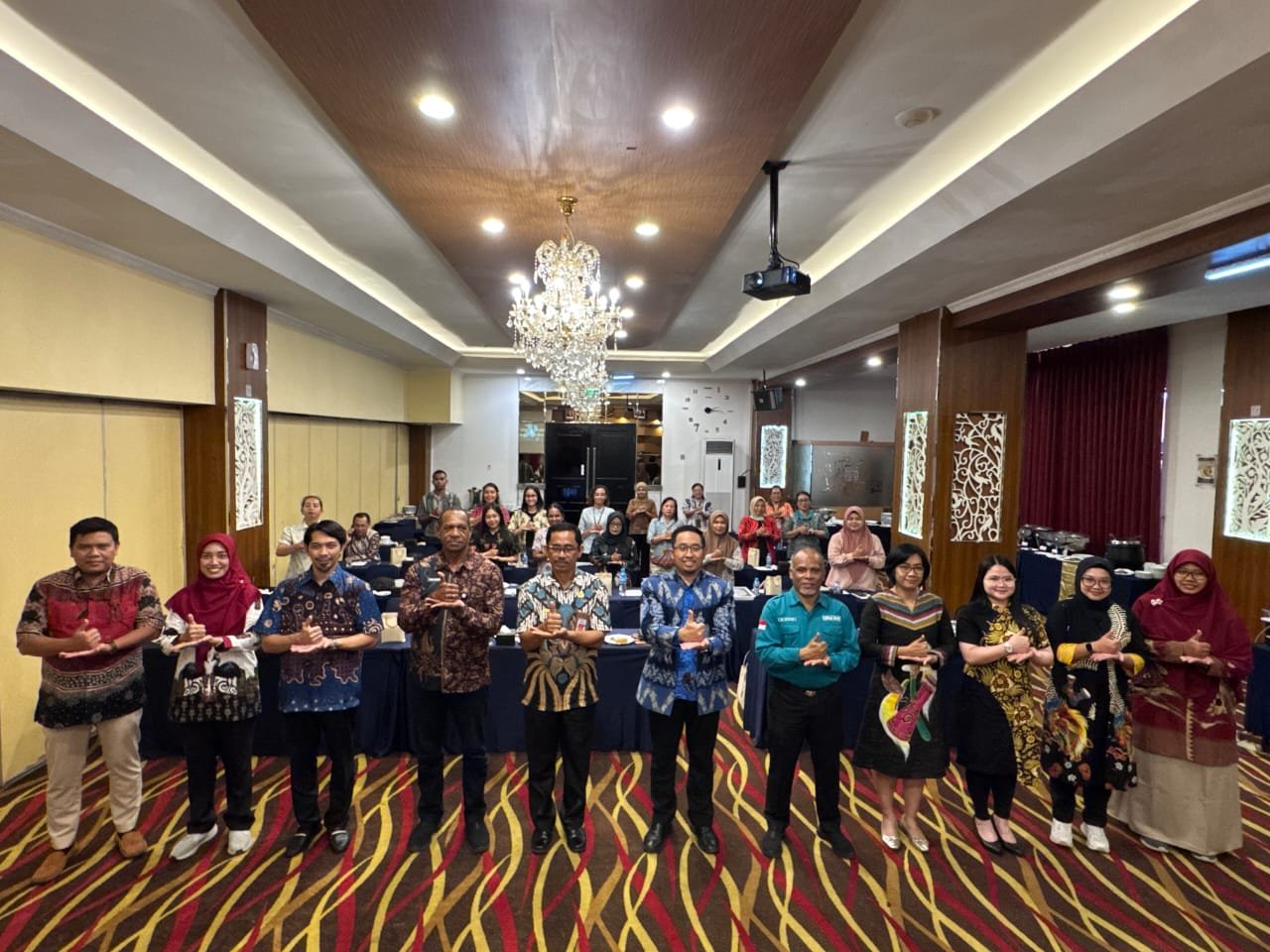 BPJS Kesehatan Cabang Manokwari memberikan apresiasi kepada fasilitas kesehatan (Faskes) yang telah menunjukkan komitmen tinggi dalam mendukung penyelenggaraan Program Jaminan Kesehatan Nasional (JKN) melalui penghargaan Fasilitas Kesehatan Berkomitmen Tahun 2025.