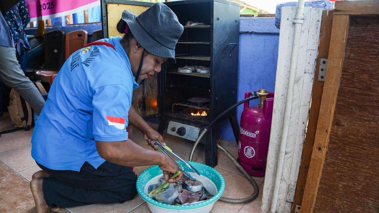 Ikan asar dari Kampung Bright Gas menjadi andalan mama-mama di kawasan Dok 8, Kota Jayapura, Provinsi Papua.
