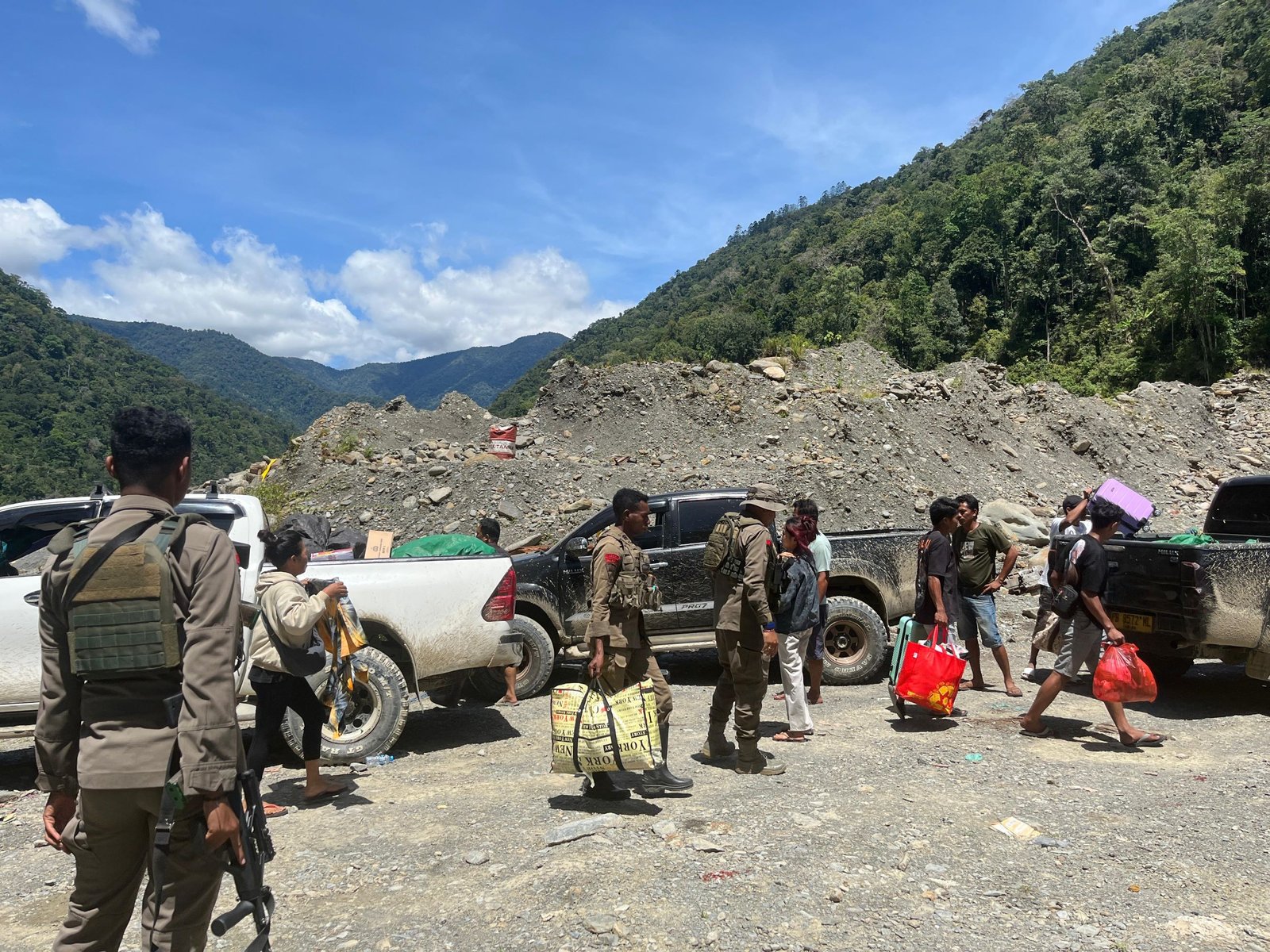 Kepolisian Daerah (Polda) Papua Barat melaksanakan penyisiran lokasi tambang emas ilegal di Distrik Wasirawi, Kabupaten Manokwari pada Kamis 9 Oktober 2025.