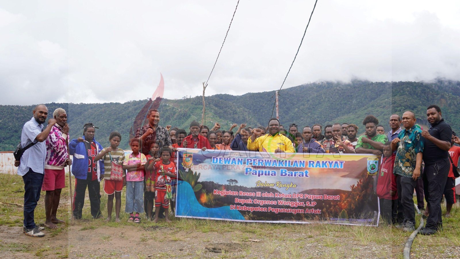 Ketua DPR Provinsi Papua Barat Orgenes Wonggor yang akrab disapa Owor di sela kegiatan reses III di Distrik Minyambouw, Pegunungan Arfak.