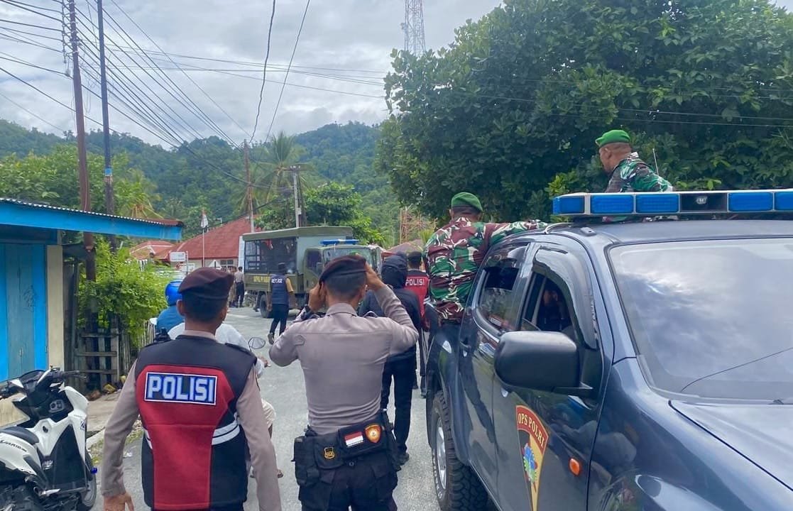 Aparat gabungan saat melakukan patroli di Kabupaten Kaimana pada 1 Desember 2025, yang dikaitkan dengan HUT OPM