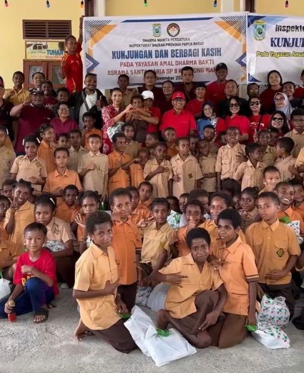 Berbagi kasih Inspektorat Provinsi Papua Barat bersama Yayasan Amal Dharmat Bakti Berbagi kasih Inspektorat Provinsi Papua Barat bersama Yayasan Amal Dharmat Bakti