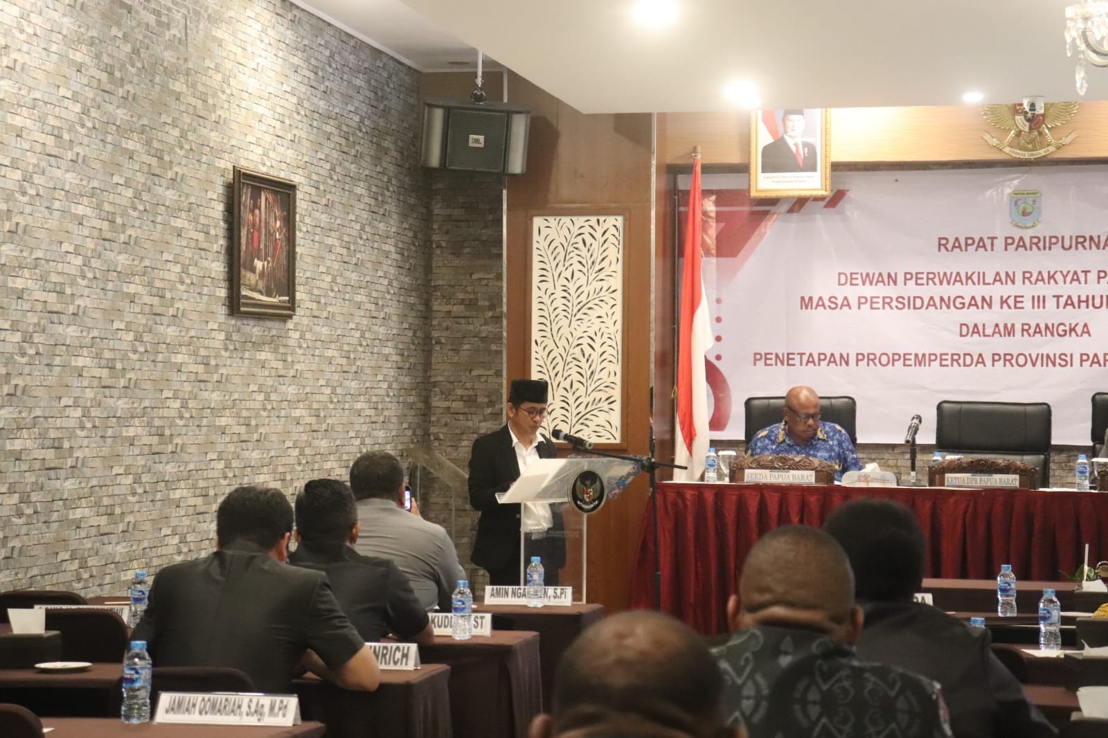 Juru bicara Bapemperda DPRP PB Dantopan Sarunggallo saat membacakan laporan hasil kerja pada rapat penetapan Propemperda 2026 Juru bicara Bapemperda DPRP PB Dantopan Sarunggallo saat membacakan laporan hasil kerja pada rapat penetapan Propemperda 2026
