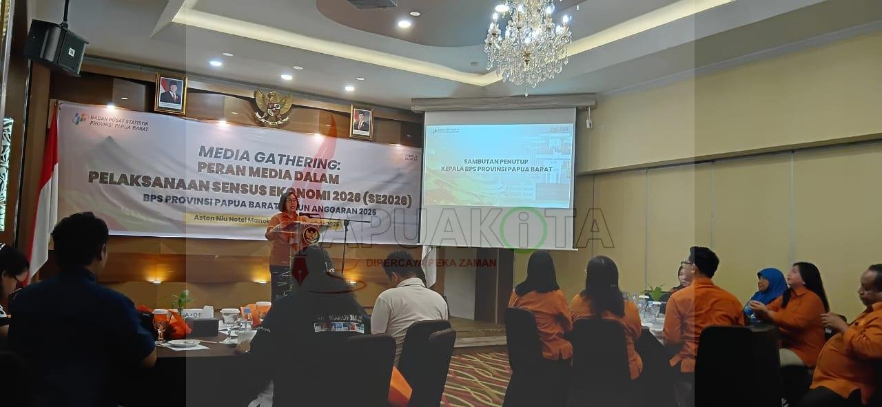Kepala BPS Provinsi Papua Barat, Merry saat menyampaikan sambutan pada kegiatan Media Gathering terkait pelaksanaan SE 2026