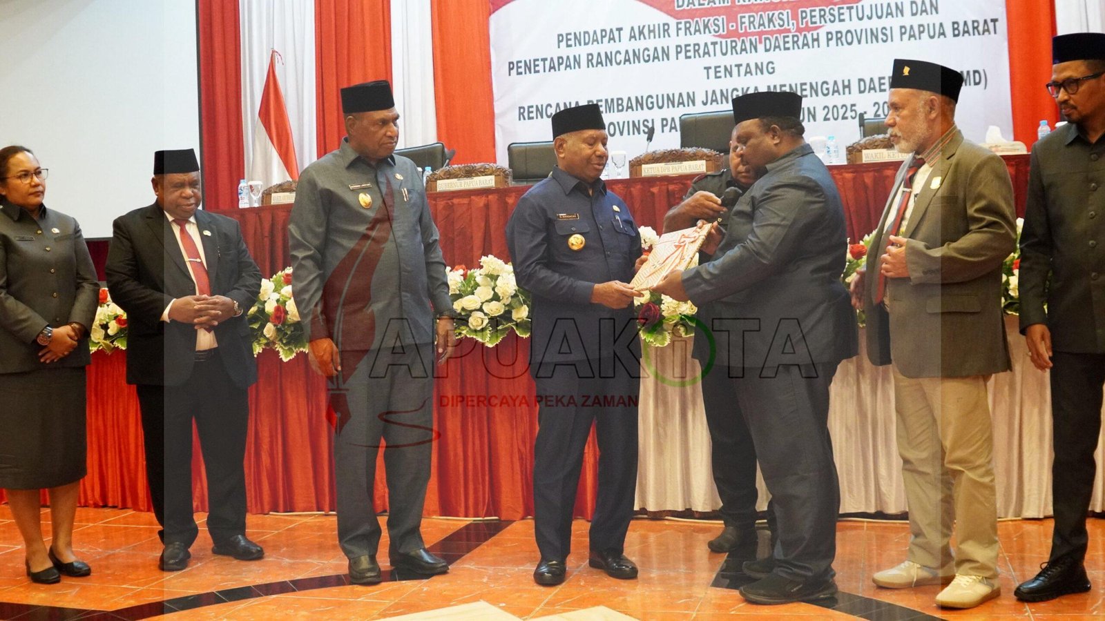 Paripuran DPRP PB terkait pengesahan Raperda RPJMD 2025-2029 Provinsi Papua Barat Paripuran DPRP PB terkait pengesahan Raperda RPJMD 2025-2029 Provinsi Papua Barat