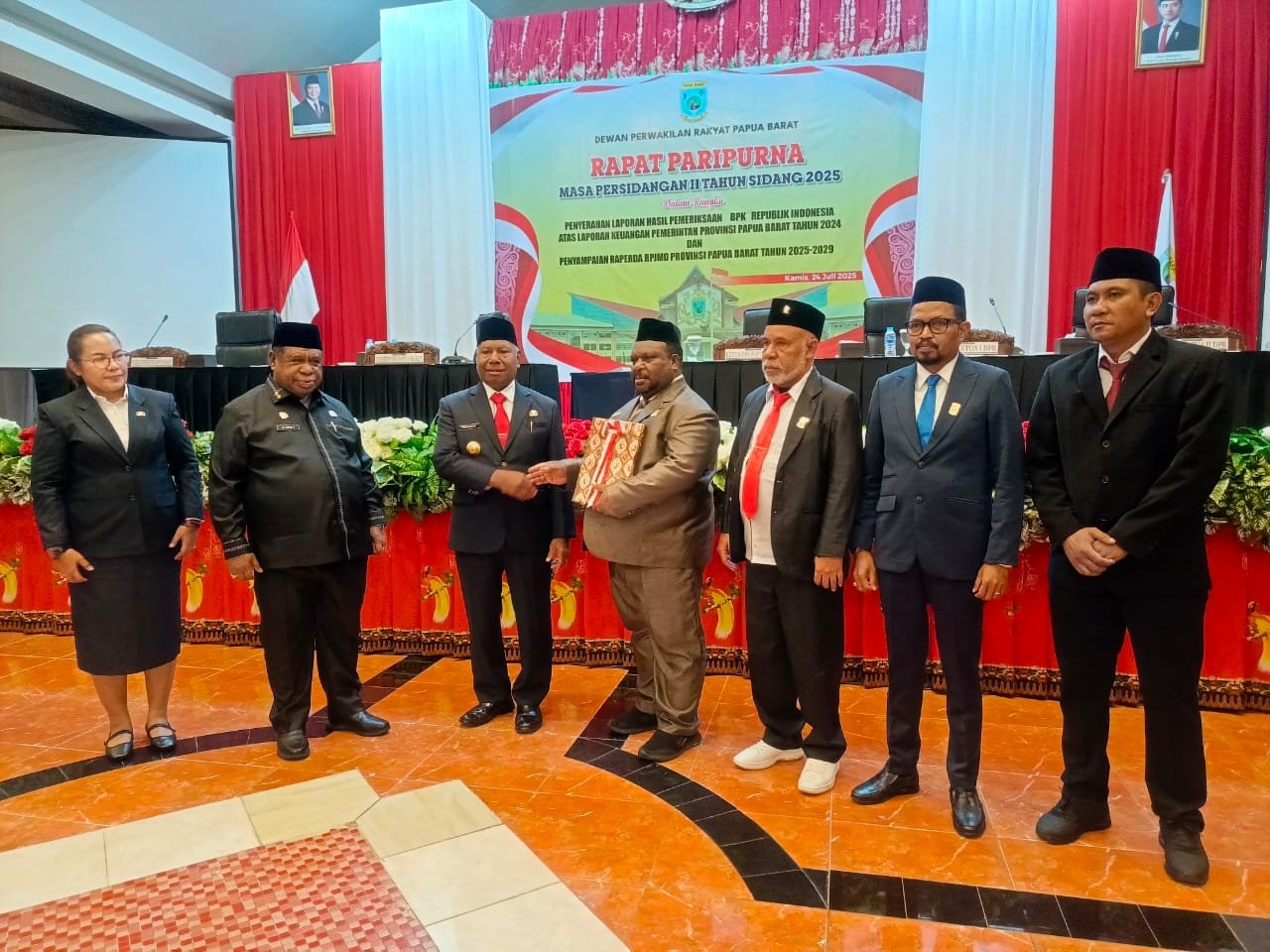 Paripurna DPRP PB dalam rangka penyerahan Raperda RPJMD Provinsi Papua Barat