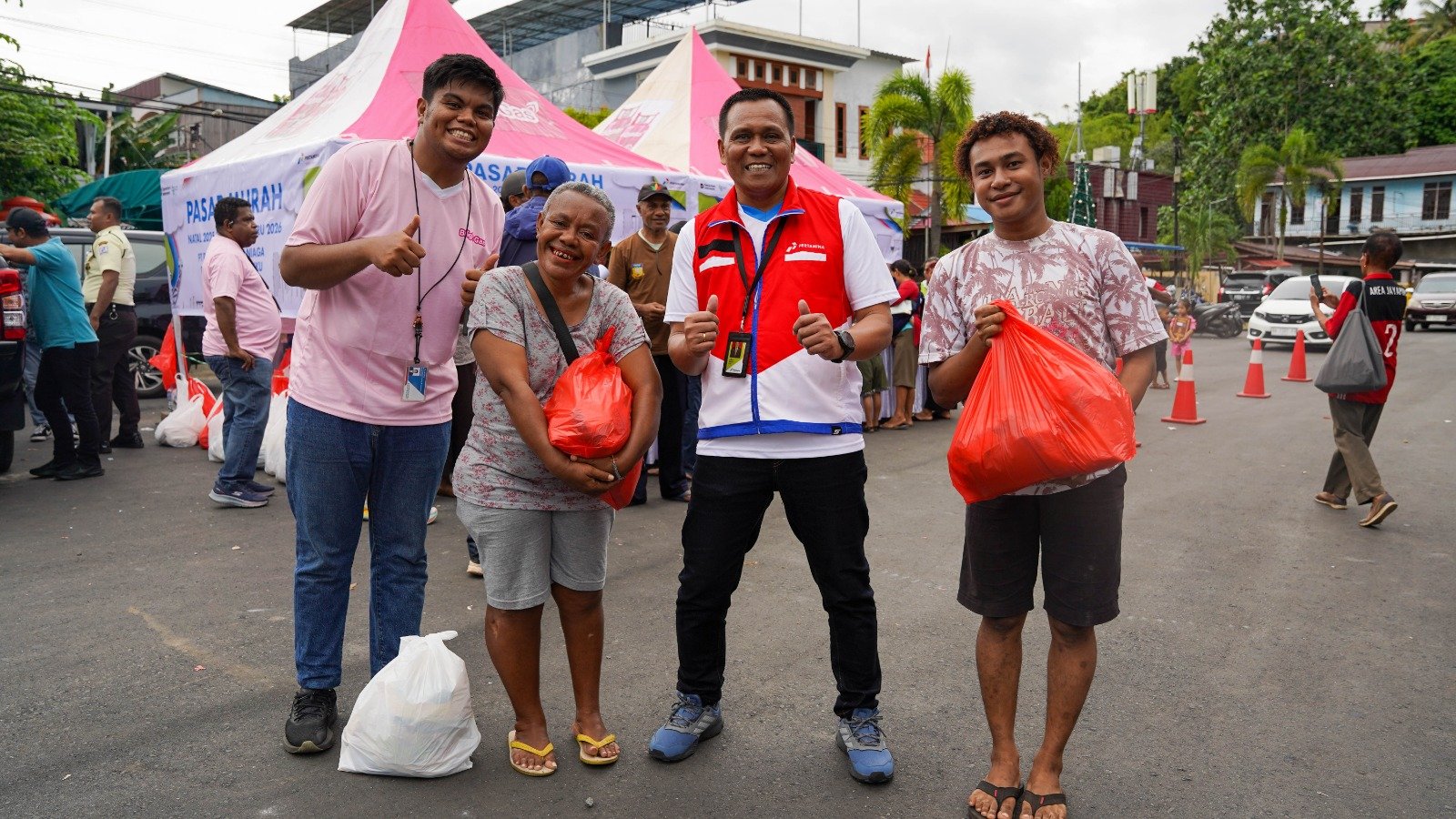 Pertamina Patra Niaga Regional Papua Maluku menggelar kegiatan Pasar Murah bagi masyarakat di sekitar Kantor Regional Papua Maluku dan Integrated Terminal (IT) Jayapura.