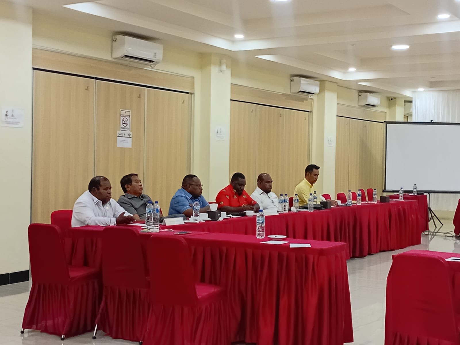 Suasana rapat Komisi III DPRP Papua Barat bersama OPD mitra