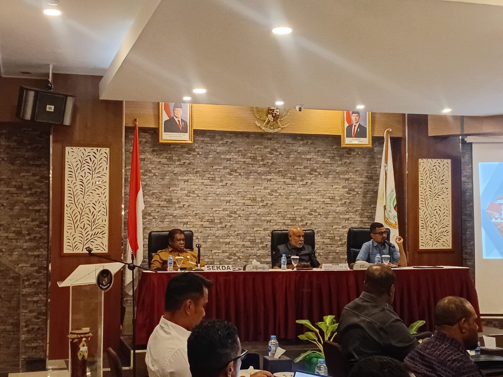 Suasana rapat bersama DPRP PB dengan TAPD.