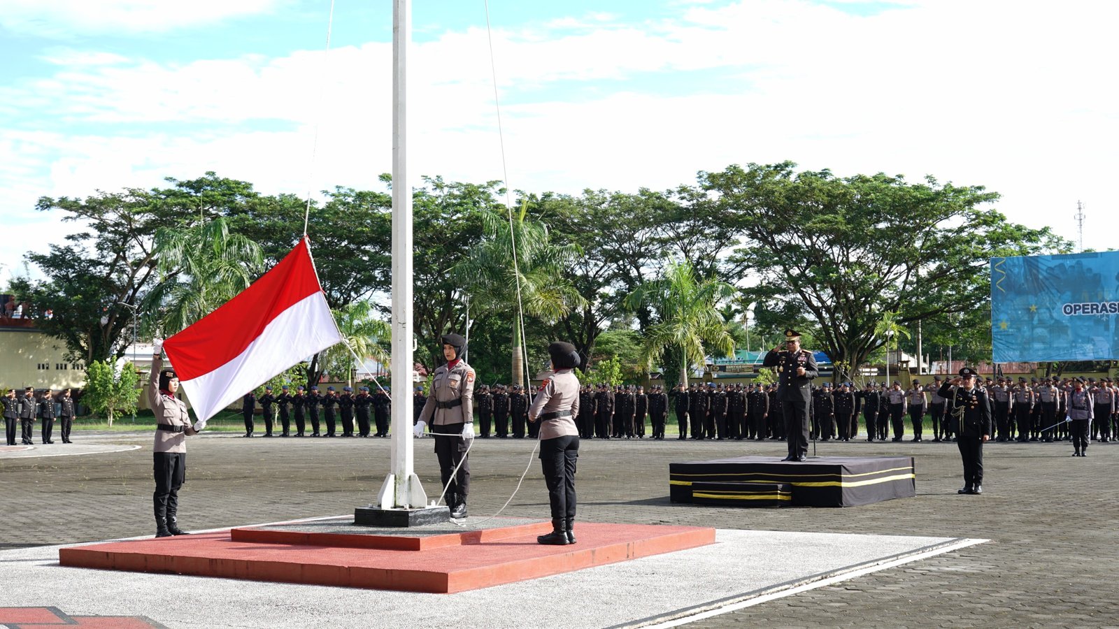 Upacara Peringatan Hari Ibu ke-97 Tahun 2025 dengan khidmat di Lapangan Mapolda Papua Barat