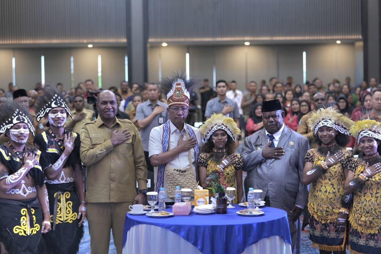 Peresmian Posbankum di Papua Barat dan Papua Barat Daya (1) Menteri Hukum RI, Supratman Andi Agtas, meresmikan 970 Pos Bantuan Hukum (Posbankum) Kampung dan Kelurahan di Provinsi Papua Barat serta 1.055 Posbankum di Provinsi Papua Barat Daya pada Senin 18 Mei 2026