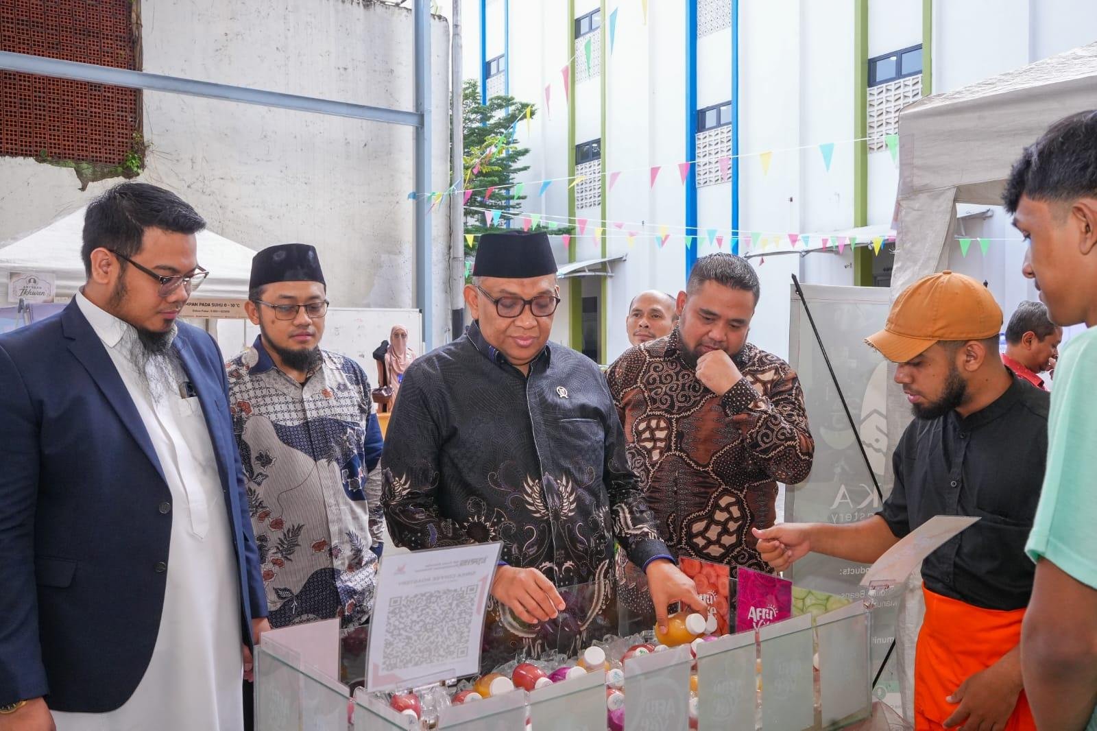 Wakil Menteri Ketenagakerjaan Afriansyah Noor saat hadir di Examination Authority (EXOT) 2026 SMP-SMA Al-Wildan Islamic School Jakarta
