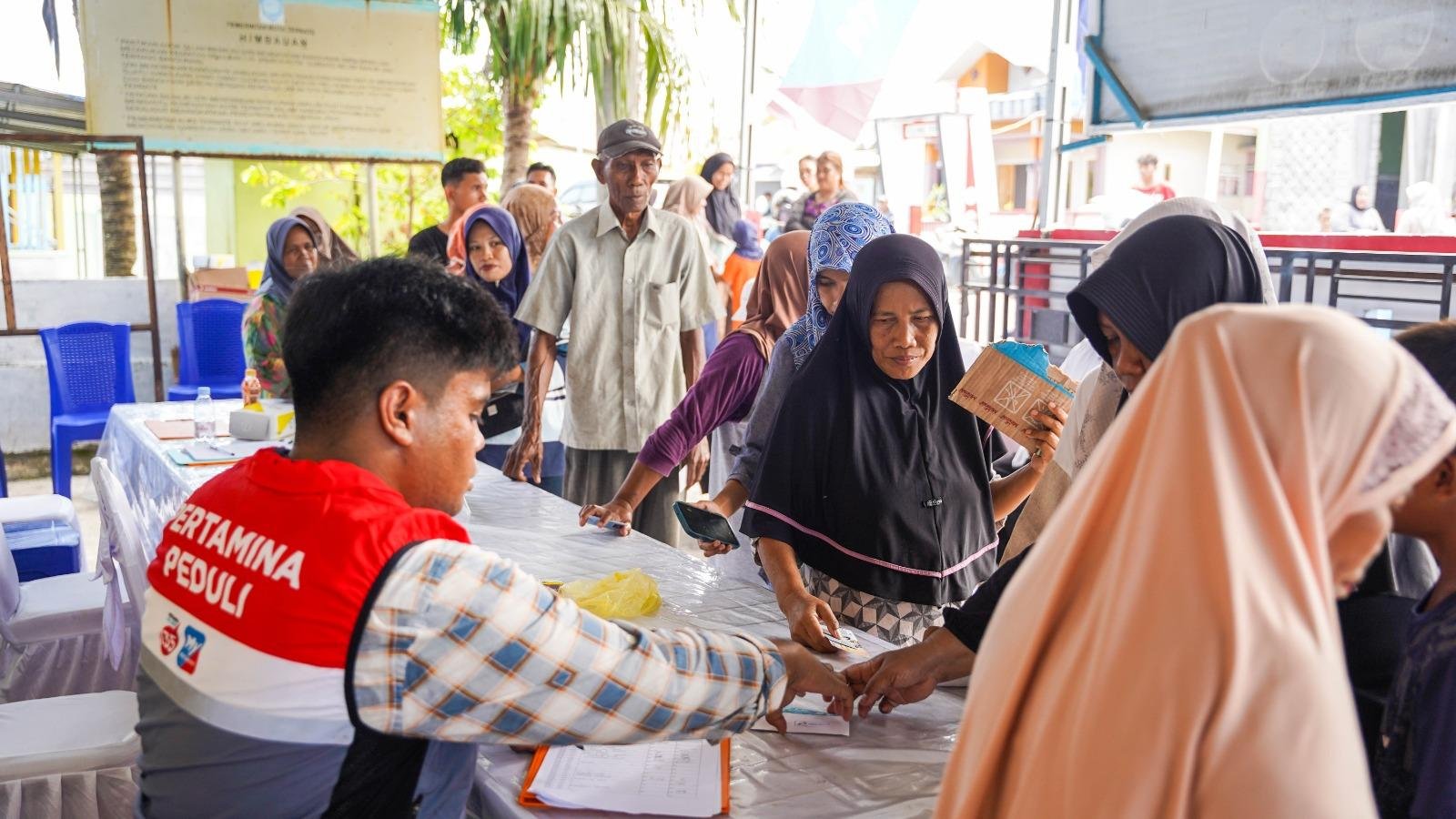 kegiatan Pasar Murah dalam rangka mendukung pemenuhan kebutuhan pokok bagi 1.000 masyarakat prasejahtera di sekitar area operasional Fuel Terminal (FT) Ternate.