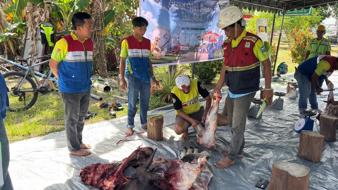 Pemotongan daging hewan kurban oleh Pertamina Patra Niaga di wilayah Papua dan Maluku Pemotongan daging hewan kurban oleh Pertamina Patra Niaga di wilayah Papua dan Maluku