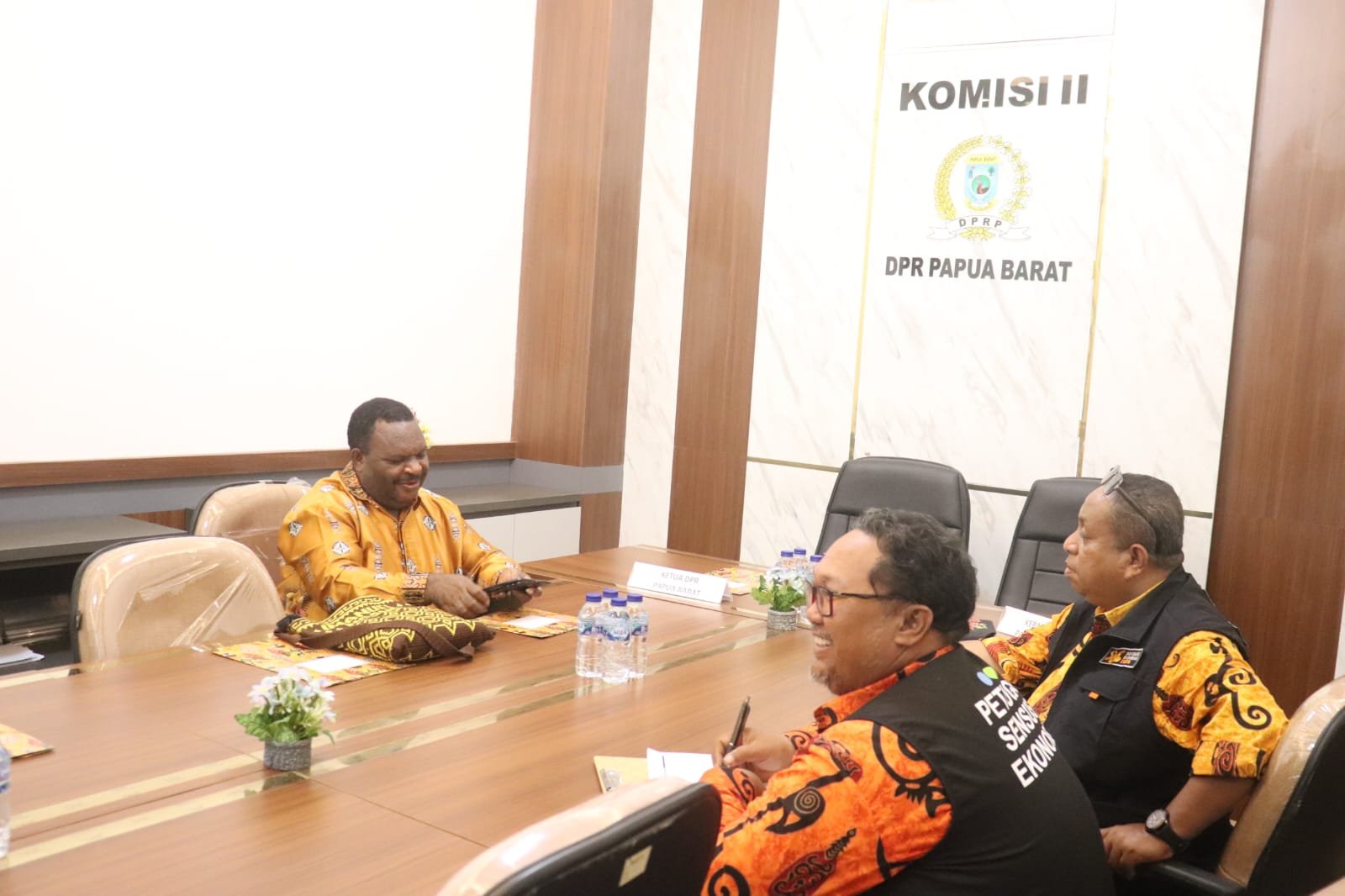 BPS Provinsi Papua Barat saat melakukan sensus ekonomi kepada pimpinan DPR Provinsi Papua Barat