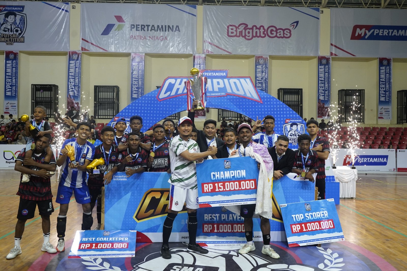 SMAN 2 Jayapura berhasil keluar sebagai Juara MyPertamina Futsal Competition 2026 setelah menaklukan SMA Asisi Sentani pada laga final.