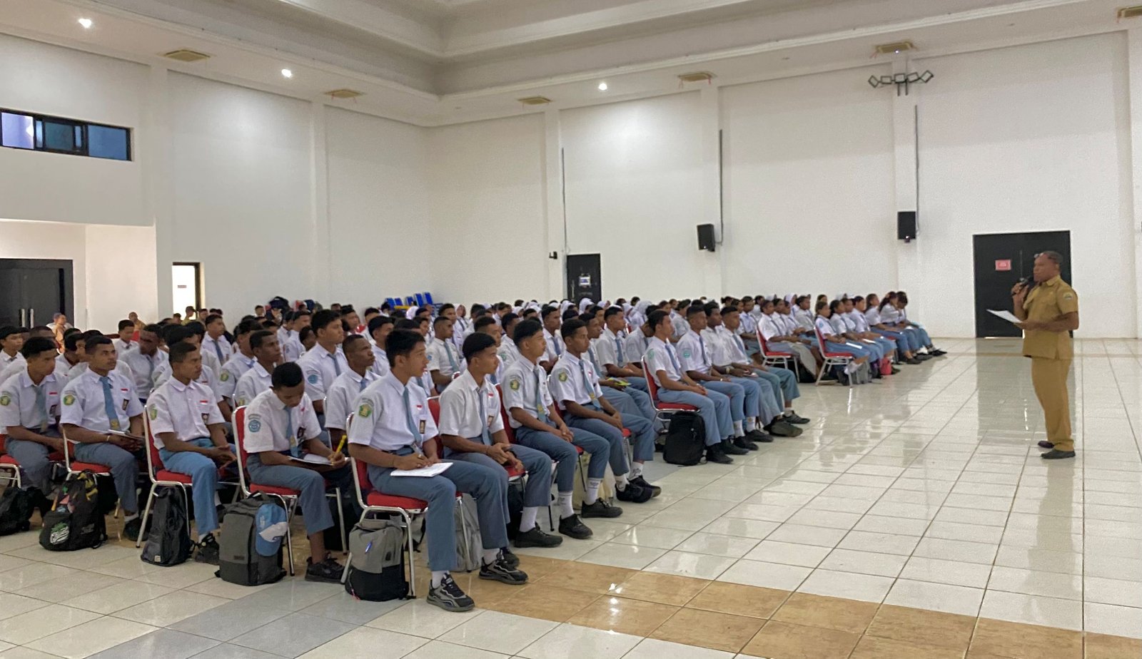 Ratusan siswa perwakilan SMA dan SMK saat ditemui di Gedung Pertemuan Krooy Kaimana