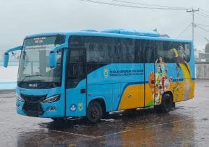 Bantuan Bus Pemprov Papua Barat yang diserahkan ke SMA Keberbakatan Olahraga