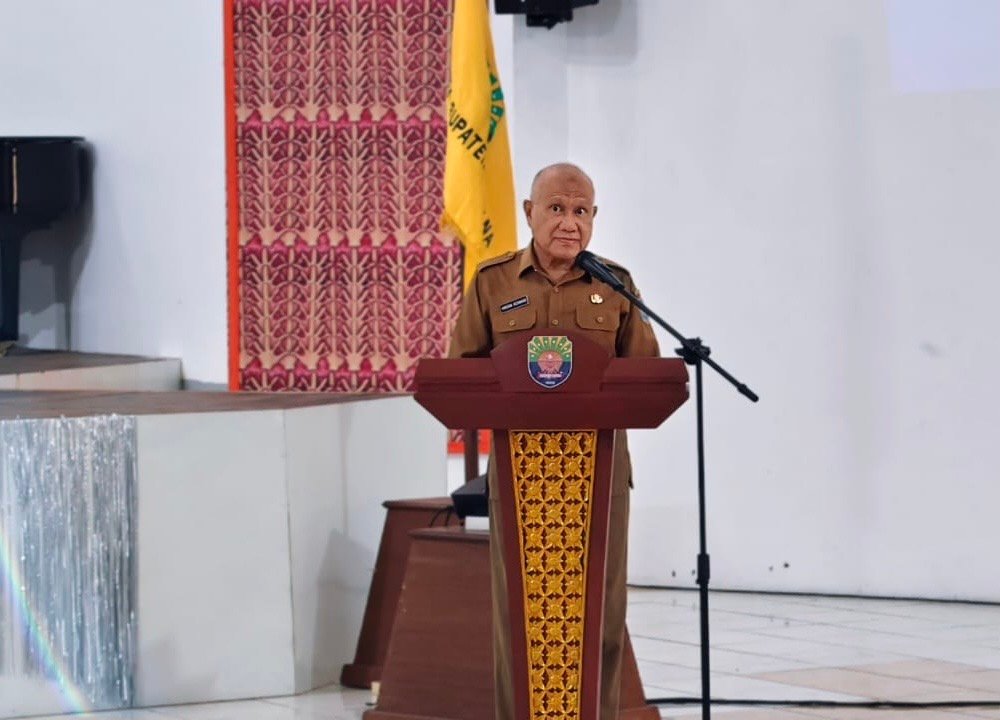 Bupati Hasan Achmad saat menghadiri acara TK Kuntum PKK Kaimana Bupati Hasan Achmad saat menghadiri acara TK Kuntum PKK Kaimana