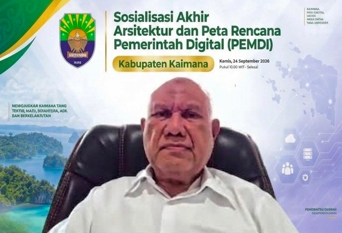 Bupati Kaimana Hasan Achmad saat mengikuti Sosialisasi Akhir Penyusunan Dokumen Arsitektur dan Peta Rencana Pemerintahan Digital (Pemdi) Kabupaten Kaimana yang dilaksanakan secara daring