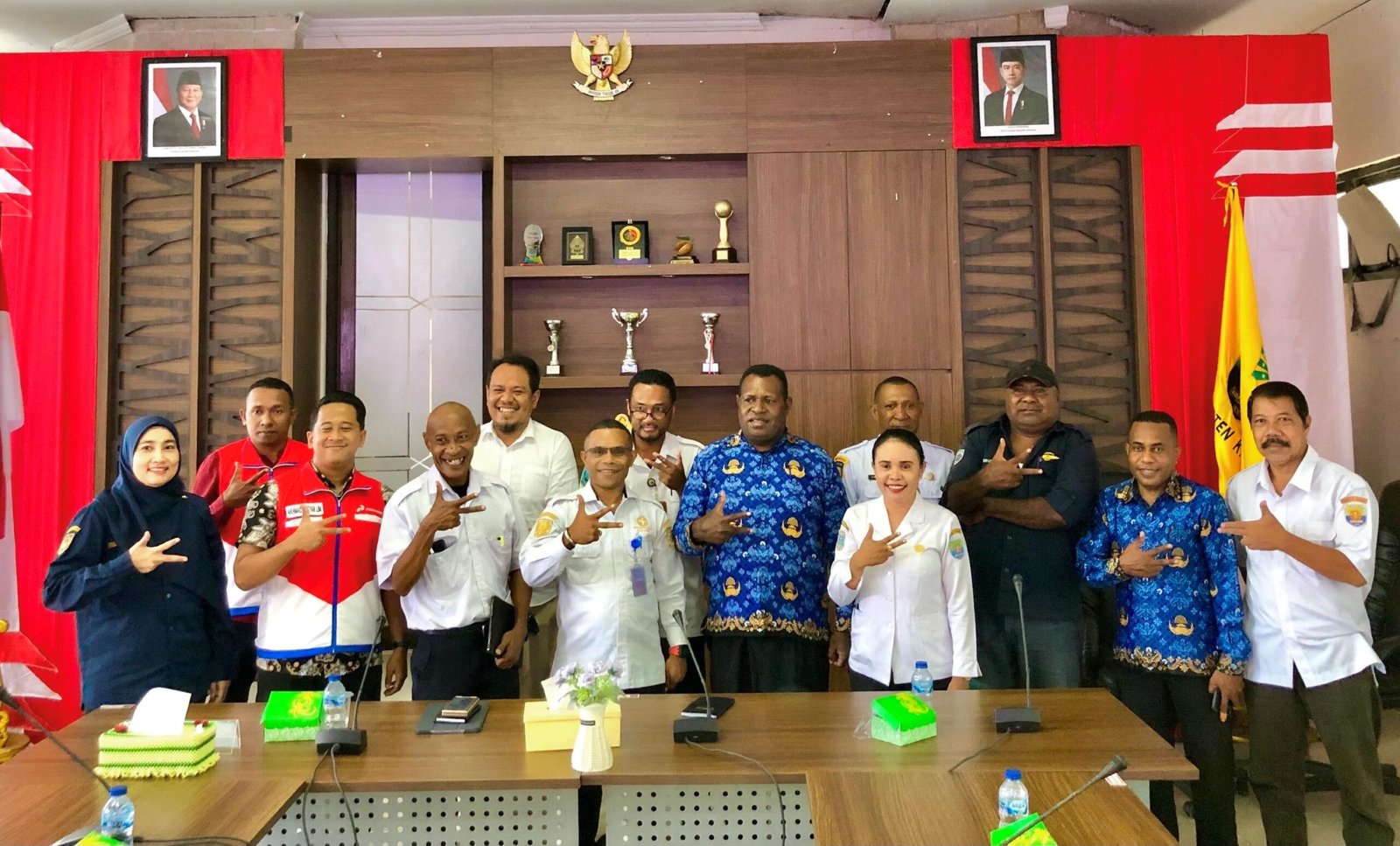 Foto bersama usai rapat koordinasi percepatan penggunaan aplikasi XStar