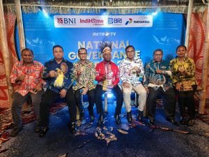 Gubernur Papua Barat, Dominggus Mandacan, menerima penghargaan National Governance Awards 2026 kategori Infrastruktur dalam ajang yang diselenggarakan oleh Metro TV di Grand Ballroom The Ritz-Carlton, Mega Kuningan, Jakarta Selatan