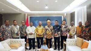 Gubernur Dominggus Mandacan saat bertemu Menteri Perdagangan RI Gubernur Dominggus Mandacan saat bertemu Menteri Perdagangan RI