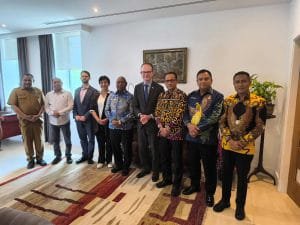 Gubernur Papua Barat Dominggus Mandacan bersama sejumlah pimpinan Organisasi Perangkat Daerah (OPD) melakukan pertemuan dan silaturahmi dengan Duta Besar Inggris untuk Indonesia, Dominic Jermey CVO, OBE Gubernur Papua Barat Dominggus Mandacan bersama sejumlah pimpinan Organisasi Perangkat Daerah (OPD) melakukan pertemuan dan silaturahmi dengan Duta Besar Inggris untuk Indonesia, Dominic Jermey CVO, OBE.