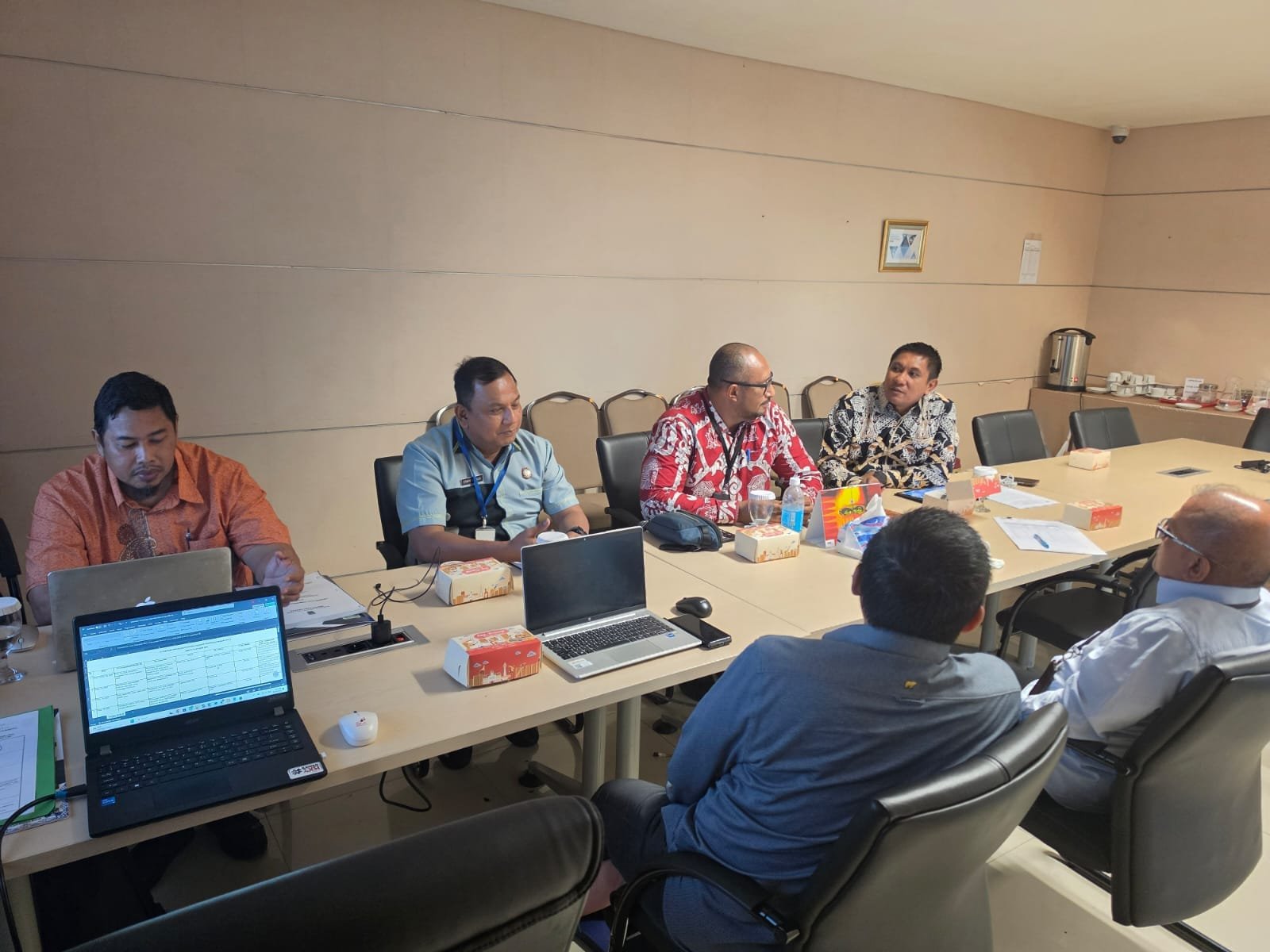Inspektur Papua Barat Erwin Saragih saat mengikuti pertemuan dengan Tim KPK di Jakarta