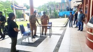 Inspektur Provinsi Papua Barat Erwin Saragih meninjau fasilitas yang disiapkan untuk kontingen Pesparawi asal Sumut.