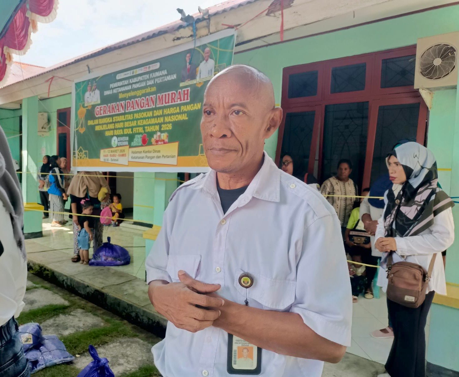 Kepala Dinas Ketahanan Pangan Dan Pertanian Kaimana, Alexander Furay saat ditemui di Kantornya.